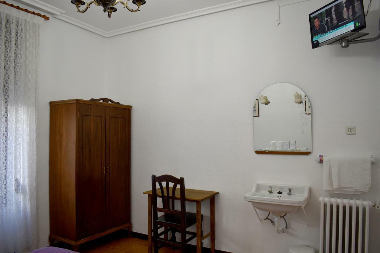 Hostal Oviedo Hotel Leon Exterior photo