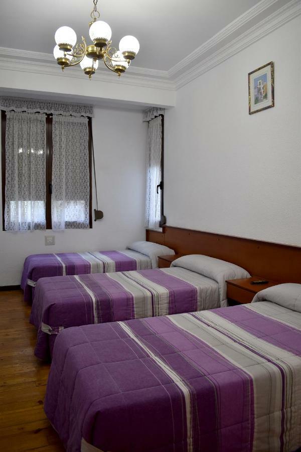 Hostal Oviedo Hotel Leon Exterior photo