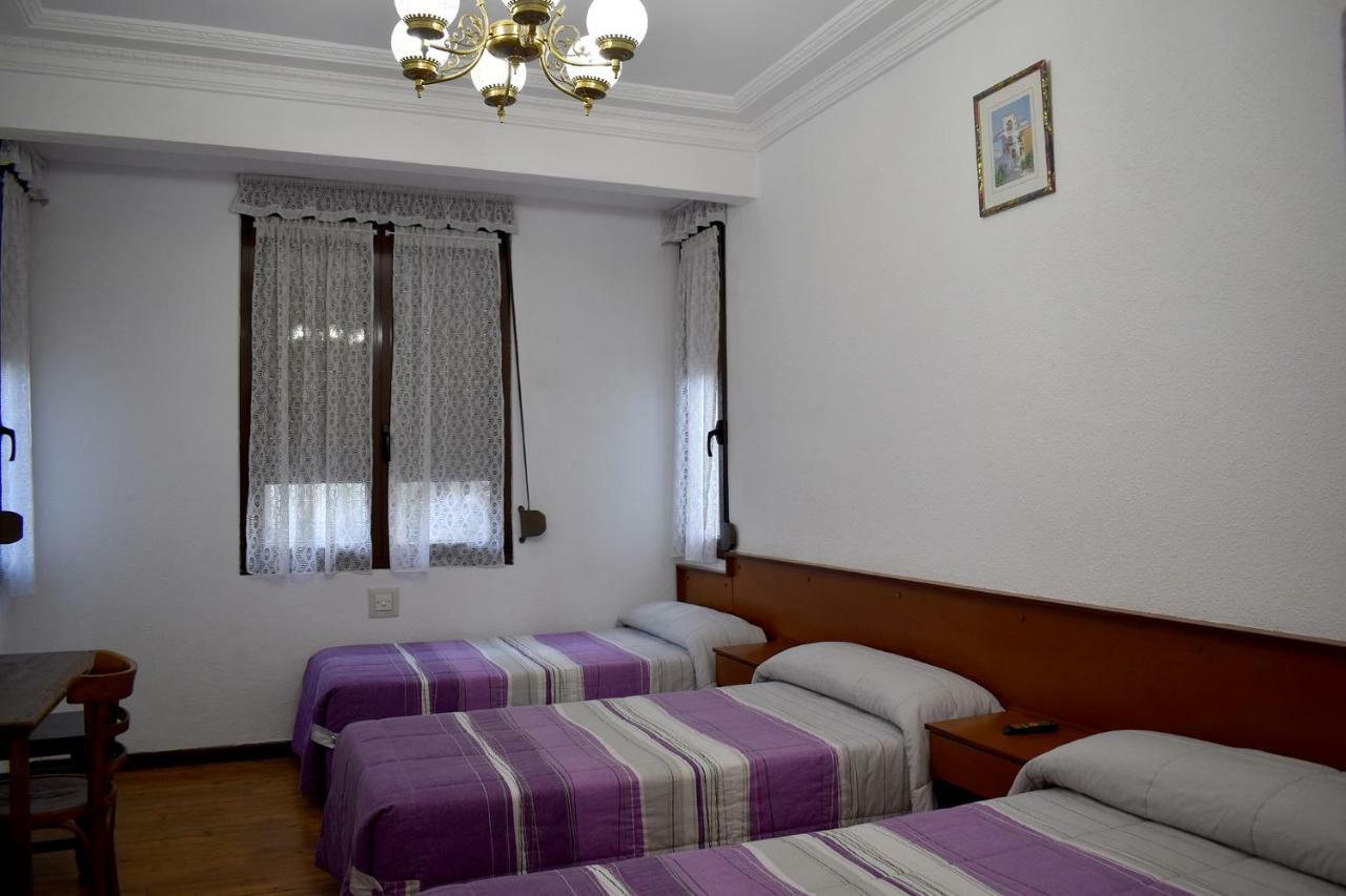 Hostal Oviedo Hotel Leon Exterior photo
